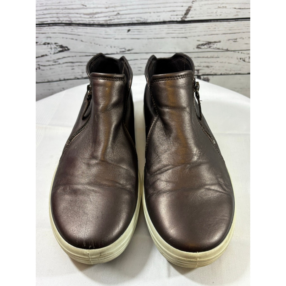 Women's ECCO Bronze Metallic Leather Zip Sneakers Size 11
